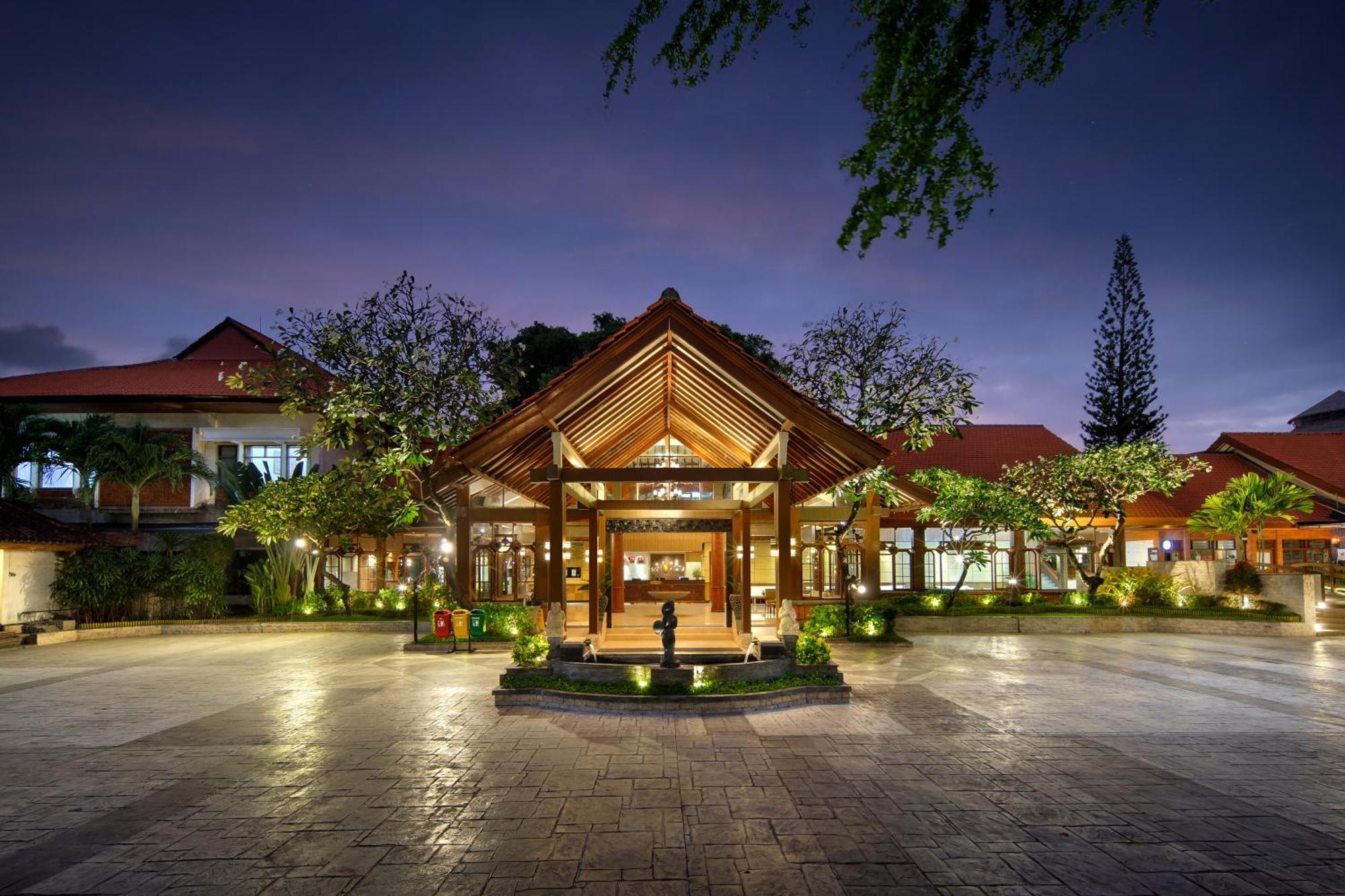 Grand Istana Rama Hotel Kuta  Exterior photo